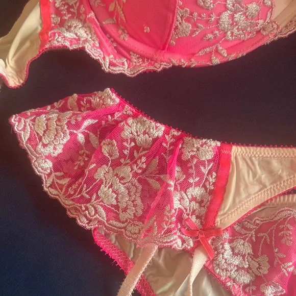 Victoria secret Pink Floral Embroidered Bra and Garter Brief Set - Picture 2 of 11